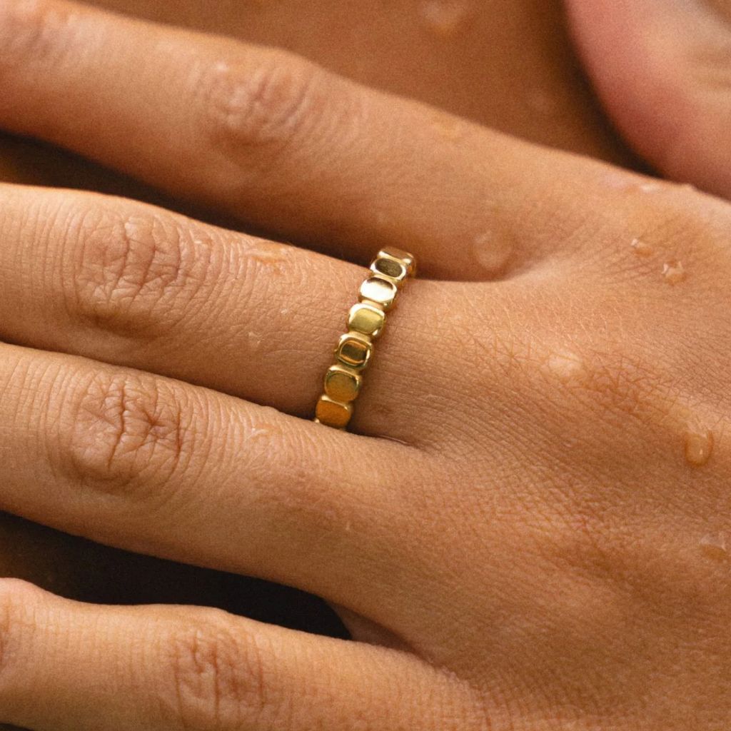 Eilyor waterproof bead ring polished profile detail