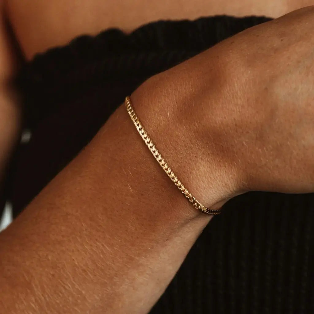 Eilyor classic link bracelet waterproof 18k PVD close up