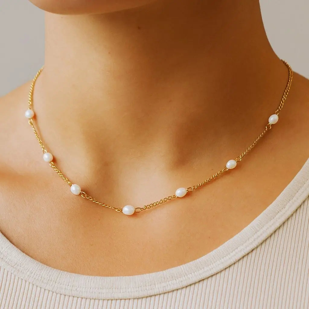 Eilyor minimal pearl choker 18k PVD on model at neck