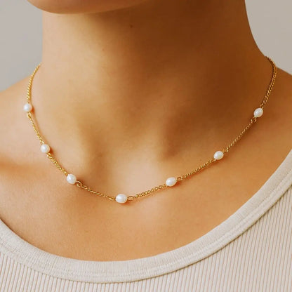 Eilyor minimal pearl choker 18k PVD on model at neck