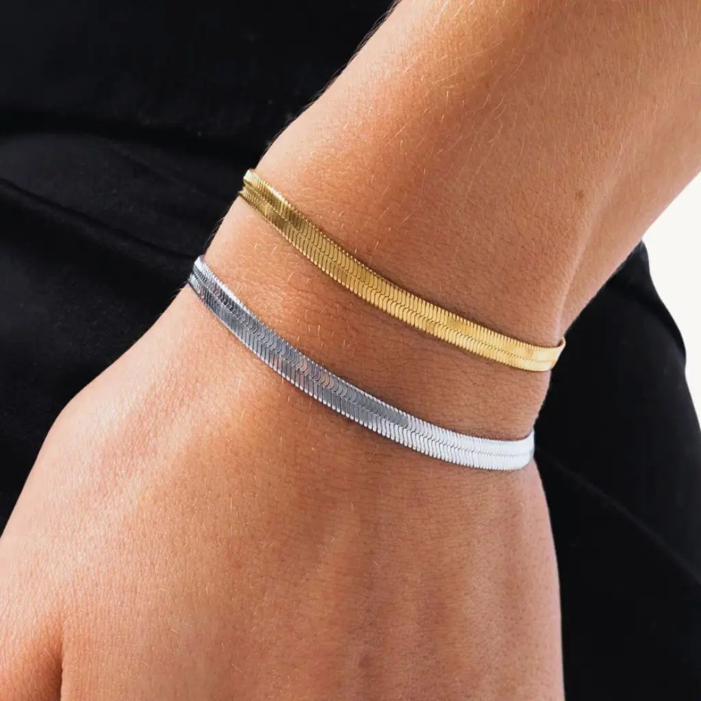 Eilyor flat herringbone bracelet waterproof 18k PVD close up
