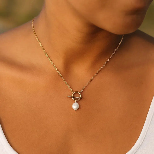 Eilyor pearl toggle necklace waterproof close up on white