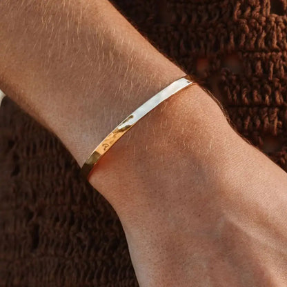 Eilyor waterproof cuff bracelet adjustable opening detail