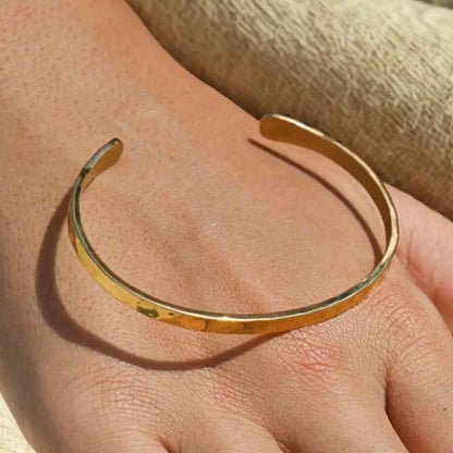 Eilyor waterproof cuff bracelet adjustable opening detail