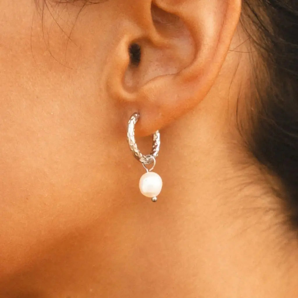 Eilyor waterproof pearl hoop earrings 316L stainless texture detail