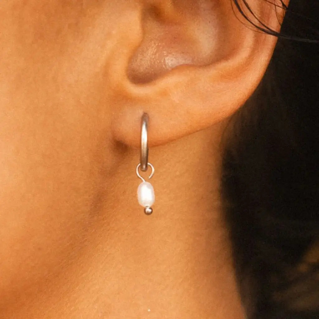 Eilyor waterproof pearl huggies 316L stainless click clasp detail