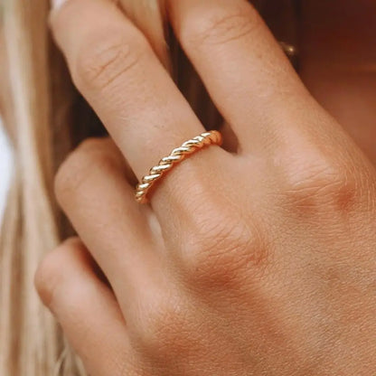 Eilyor twisted ring 316L stainless profile detail